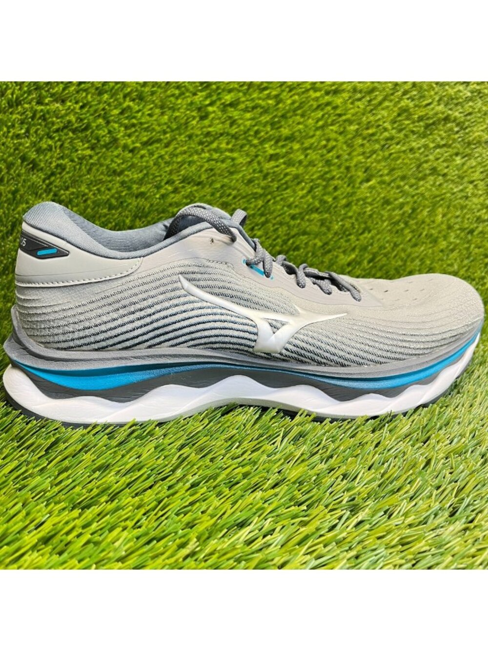 Mizuno Wave Sky 5 Womens Size 10.5 Gray Blue Athletic Running Shoes Sneakers
